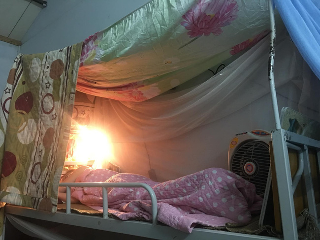 Hà Nội ngày hè 38 độ: người ôm điều hòa vẫn lờ đờ vì nóng, kẻ đắp chăn chiên, bật máy sưởi còn kêu...lạnh