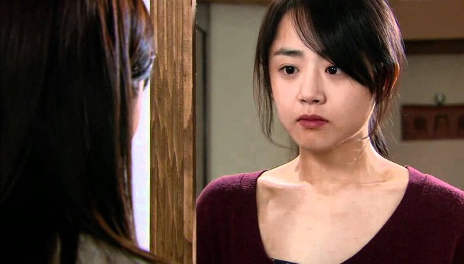 Chồng bỗng đổi khẩu vị cặp với bồ già hơn 9 tuổi, vợ lên tiếng còn bị kẻ thứ 3 chặn họng: Em không đủ trình để đấu với chị