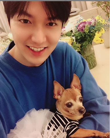 Việc đầu tiên làm sau khi xuất ngũ của Lee Min Ho lại là ôm chặt không rời nhân vật đặc biệt này