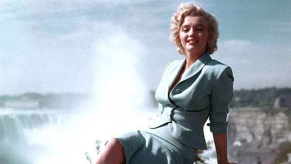 12 khoảnh khắc thời trang sống mãi của 'bom sex' Marilyn Monroe - 4 12 khoảnh khắc thời trang sống mãi của 'bom sex' Marilyn Monroe - 4