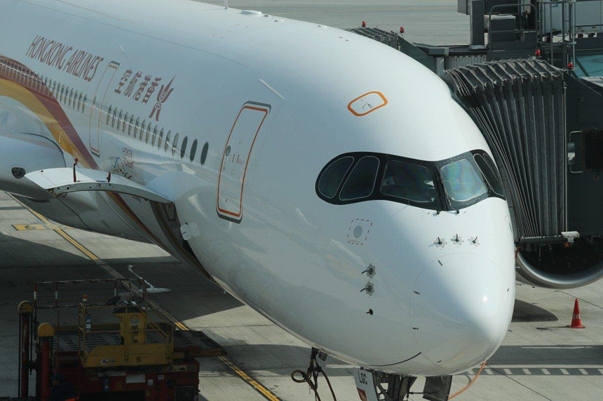 Hy hữu hãng hàng không nhường phi công cho đối thủ