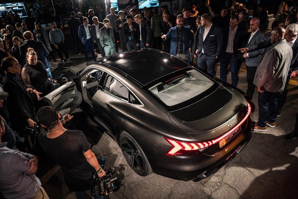 Không chỉ trên phim, Iron Man cũng sở hữu hàng tá siêu xe ở đời thật