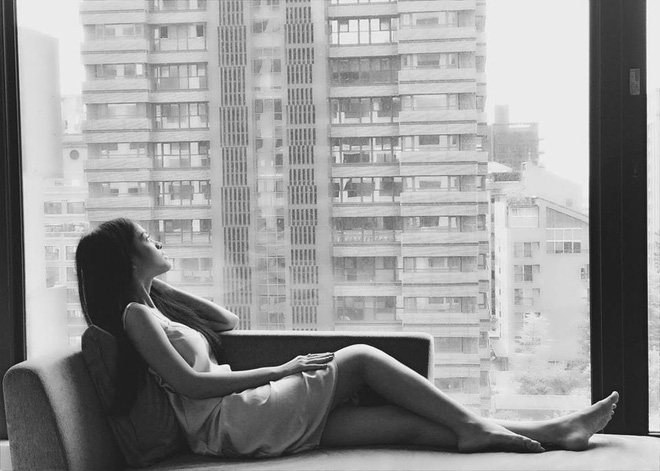 Nữ BTV Thời sự dám đóng cảnh nóng khi chưa tròn 18 tuổi là ai?