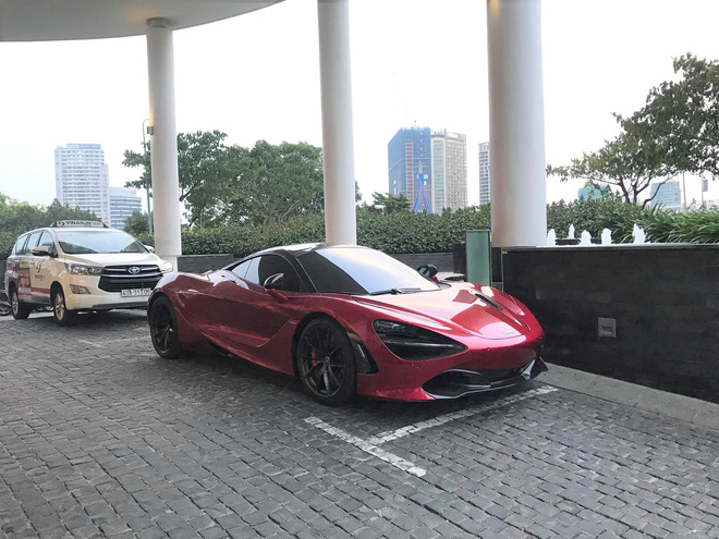 Soi siêu xe McLaren 720S 20 tỷ đồng, màu đỏ độc nhất Việt Nam