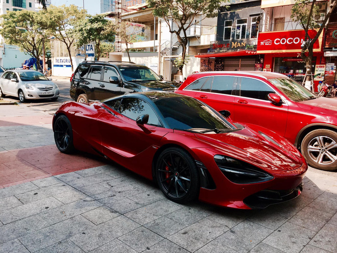 Soi siêu xe McLaren 720S 20 tỷ đồng, màu đỏ độc nhất Việt Nam
