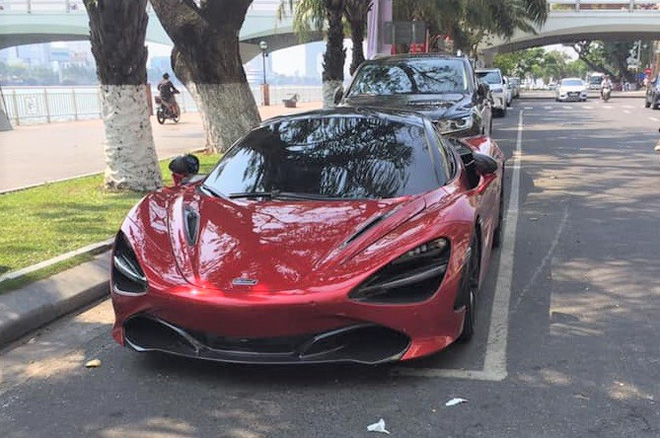 Soi siêu xe McLaren 720S 20 tỷ đồng, màu đỏ độc nhất Việt Nam