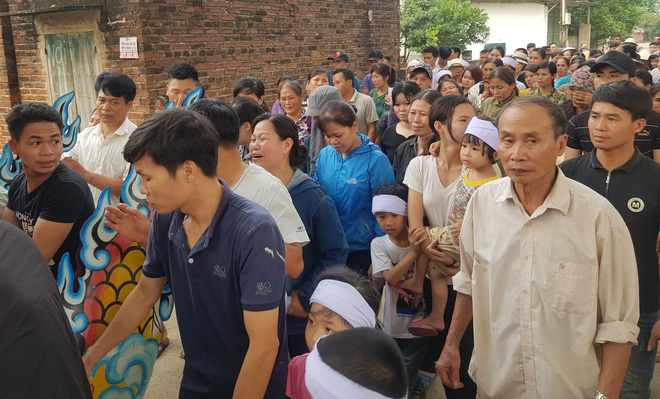 Giết bé trai 8 tuổi giấu xác trong bao: Nghi phạm còn mời bố cháu bé ăn ngô khi đang đi tìm con