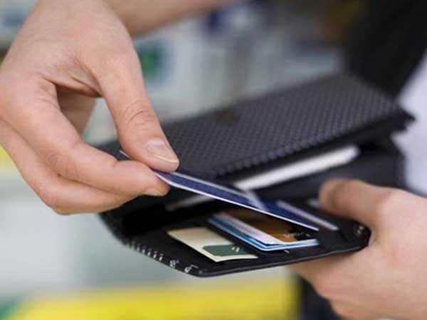 Bỗng nhiên tài khoản có 5 tỷ, nam thanh niên rút 200 ở ATM