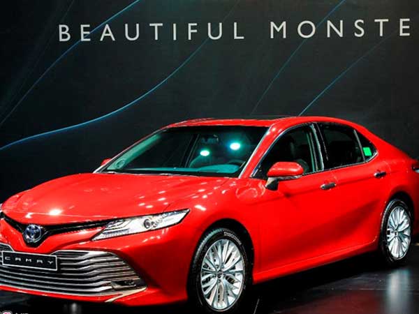 Mua Toyota Camry 2019, khách hàng cần trả thêm tới 100 triệu đồng
