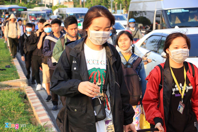 Bến xe Miền Tây, sân bay Tân Sơn Nhất đông nghịt người đi nghỉ lễ 30/4