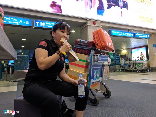 Bến xe Miền Tây, sân bay Tân Sơn Nhất đông nghịt người đi nghỉ lễ 30/4