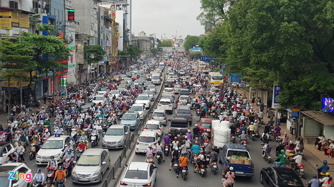 Bến xe Miền Tây, sân bay Tân Sơn Nhất đông nghịt người đi nghỉ lễ 30/4