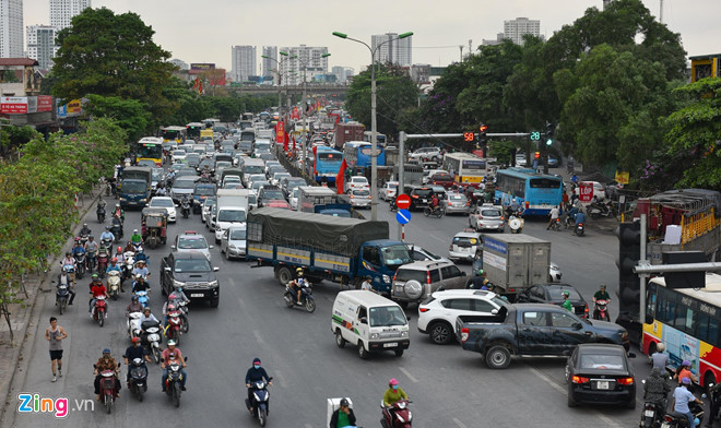 Bến xe Miền Tây, sân bay Tân Sơn Nhất đông nghịt người đi nghỉ lễ 30/4