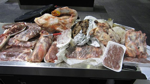 Khách được khuyến cáo hạn chế mang thịt nhập cảnh Nhật