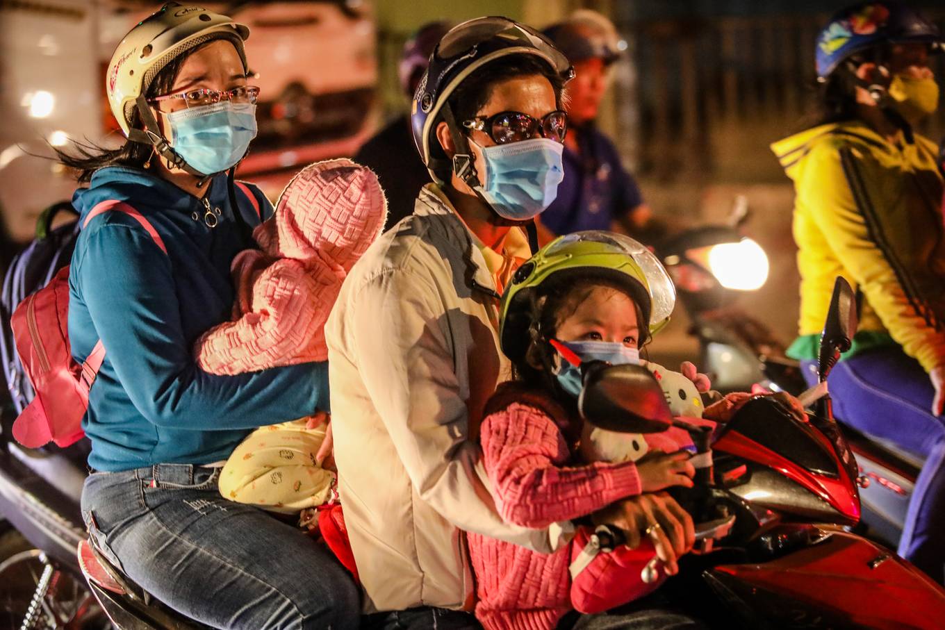 Cửa ngõ miền Tây Sài Gòn kẹt cứng dòng người về quê nghỉ lễ