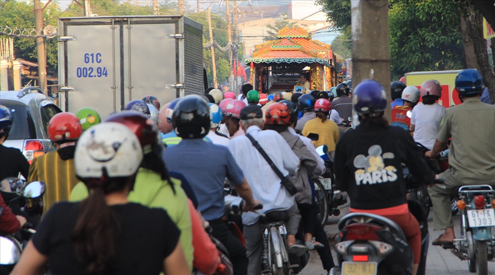 Nghẹn ngào đám tang 3 người trong gia đình bị sát hại ở Bình Dương