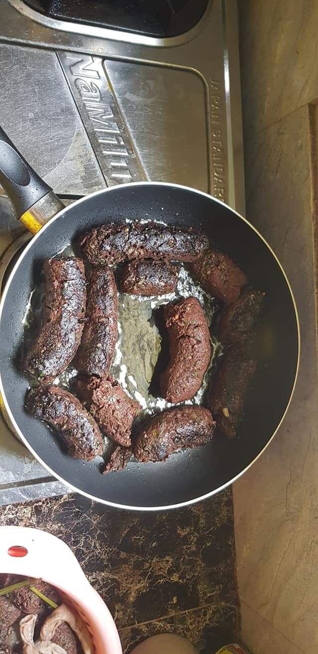 Dặn vợ làm món dồi rán, chồng đã chán nản khi nhìn thấy thành quả lại còn bị dân mạng hỏi một câu quá phũ