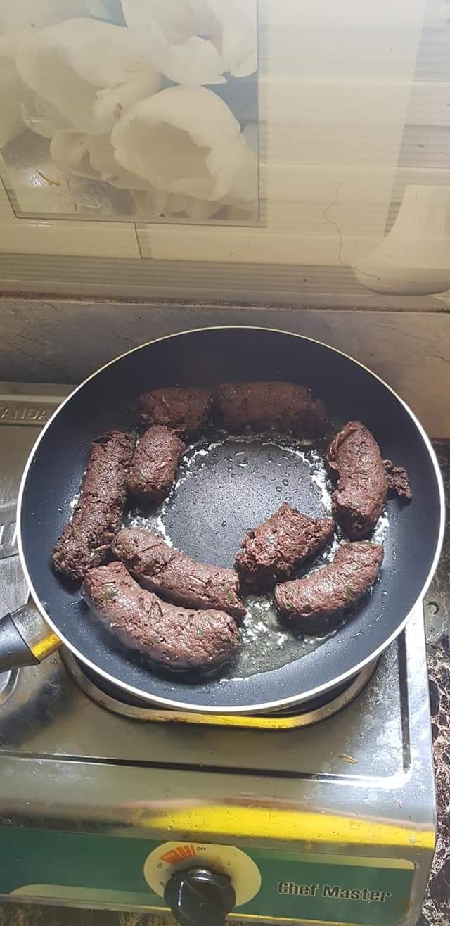 Dặn vợ làm món dồi rán, chồng đã chán nản khi nhìn thấy thành quả lại còn bị dân mạng hỏi một câu quá phũ