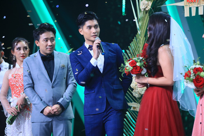 Nữ chính Người ấy là ai? bỏ qua phi công nước Mỹ để nắm tay thị vệ của Chi Pu ra về: Chọn nhau vì một ánh nhìn! Nữ chính Người ấy là ai? bỏ qua phi công nước Mỹ để nắm tay thị vệ của Chi Pu ra về: Chọn nhau vì một ánh nhìn!