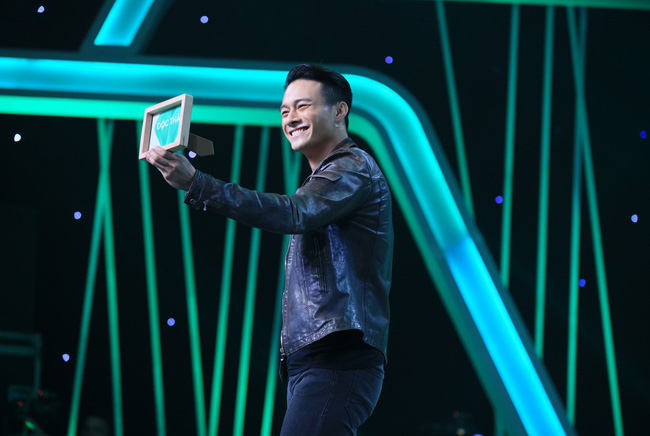 Nữ chính Người ấy là ai? bỏ qua phi công nước Mỹ để nắm tay thị vệ của Chi Pu ra về: Chọn nhau vì một ánh nhìn! Nữ chính Người ấy là ai? bỏ qua phi công nước Mỹ để nắm tay thị vệ của Chi Pu ra về: Chọn nhau vì một ánh nhìn!