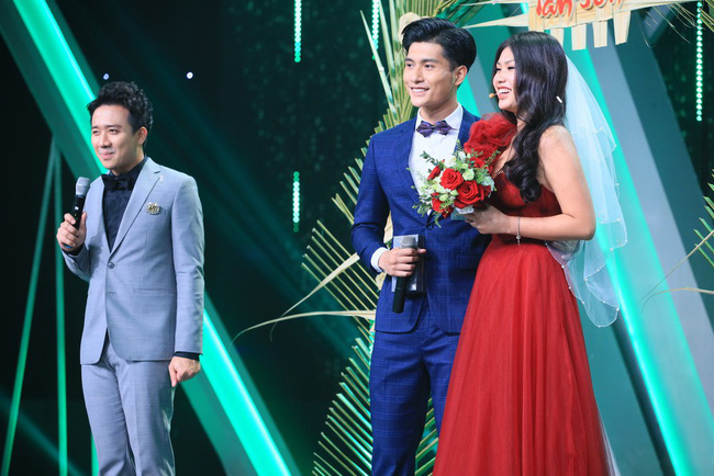 Nữ chính Người ấy là ai? bỏ qua phi công nước Mỹ để nắm tay thị vệ của Chi Pu ra về: Chọn nhau vì một ánh nhìn! Nữ chính Người ấy là ai? bỏ qua phi công nước Mỹ để nắm tay thị vệ của Chi Pu ra về: Chọn nhau vì một ánh nhìn!