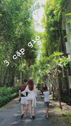 Hồ Ngọc Hà tình bể bình âu yếm bạn trai Kim Lý khi đi nghỉ ở Đà Nẵng