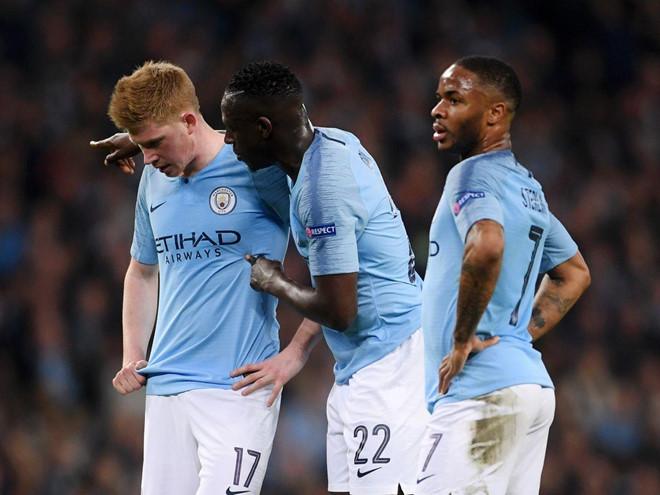 Nhìn lại trào lưu áo bóng đá in họa tiết của thập niên 90