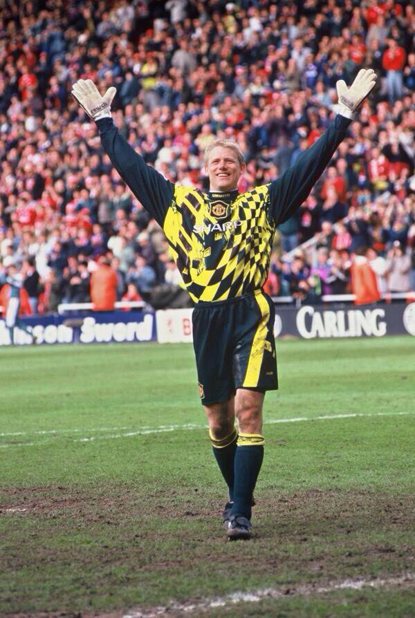 Nhìn lại trào lưu áo bóng đá in họa tiết của thập niên 90