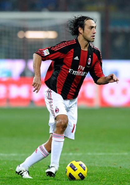 Nhìn lại trào lưu áo bóng đá in họa tiết của thập niên 90