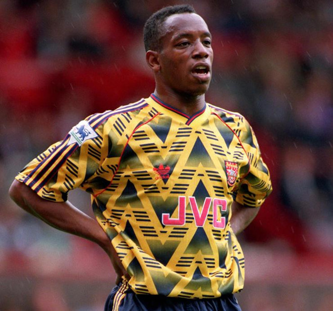 Nhìn lại trào lưu áo bóng đá in họa tiết của thập niên 90