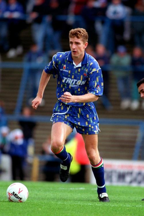 Nhìn lại trào lưu áo bóng đá in họa tiết của thập niên 90