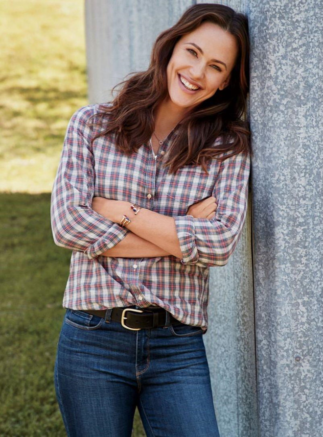 Ngắm váy áo của người phụ nữ đẹp nhất năm 2019