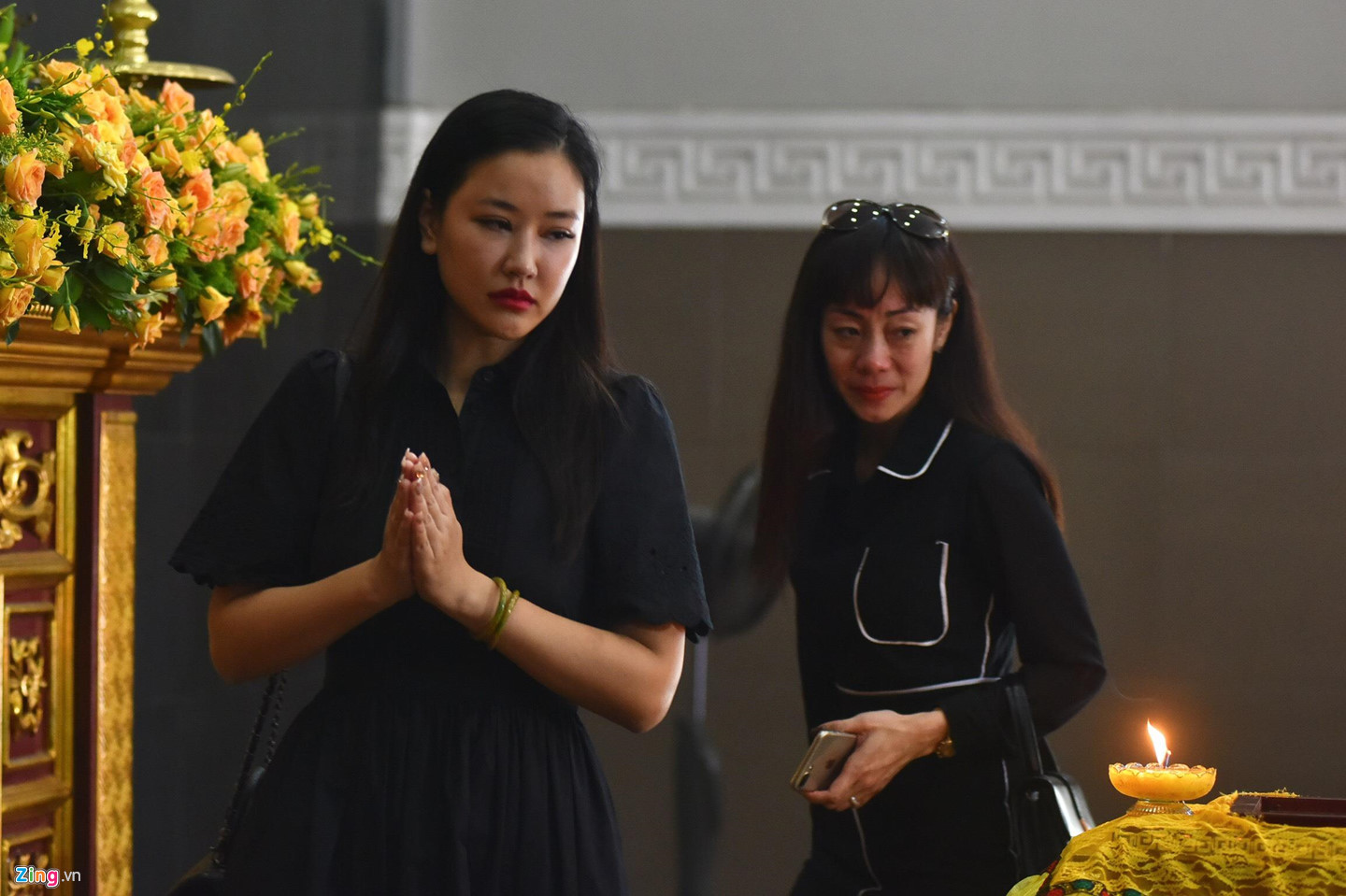 Nhiều nghệ sĩ Việt khóc khi viếng người mẫu Hà Nội qua đời ở tuổi 37