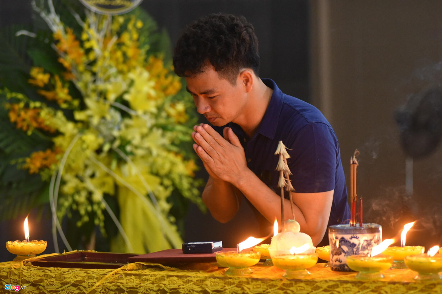 Nhiều nghệ sĩ Việt khóc khi viếng người mẫu Hà Nội qua đời ở tuổi 37