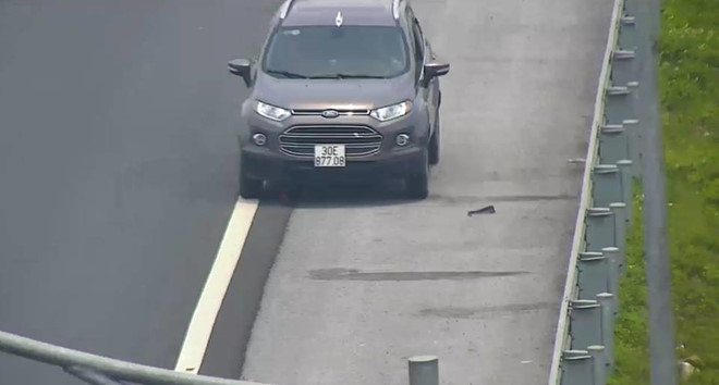 Tài xế EcoSport chạy ngược chiều 10 km trên cao tốc