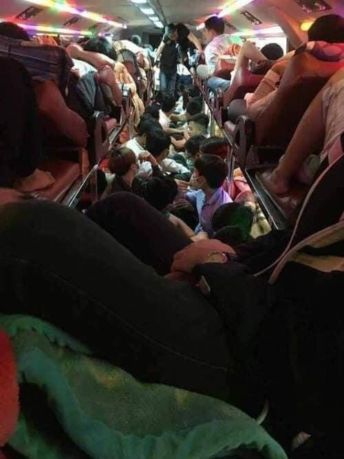 Kêu trời vì xe khách nhét gần trăm người dịp lễ 30/4