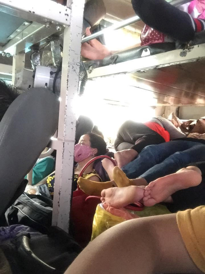 Kêu trời vì xe khách nhét gần trăm người dịp lễ 30/4