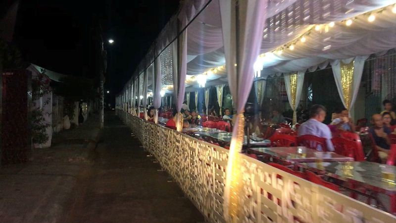 Hiệu trưởng ở Hải Phòng dựng rạp giữa đường 3 ngày làm đám cưới con gái