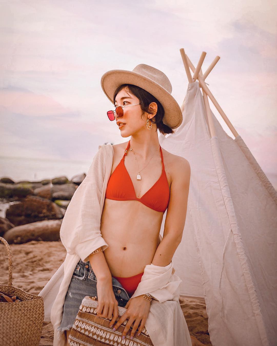 Đi biển mà quên mang theo 6 items sau thì mất hứng lắm đó các nàng!