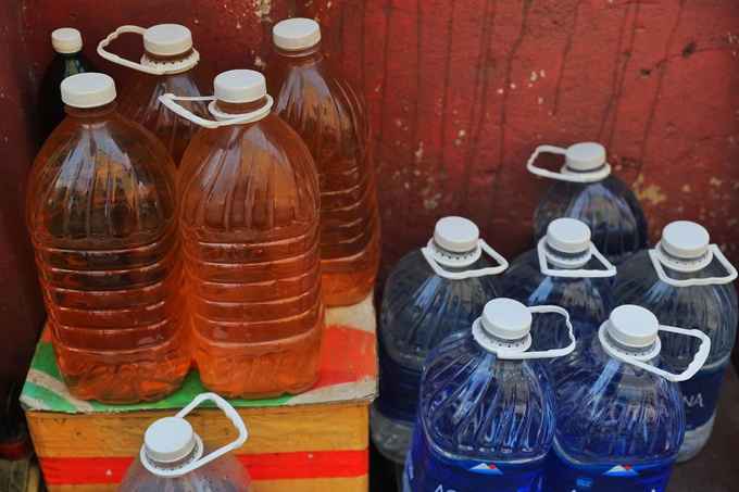 Những bình trà đá miễn phí trong nắng nóng ở Sài Gòn