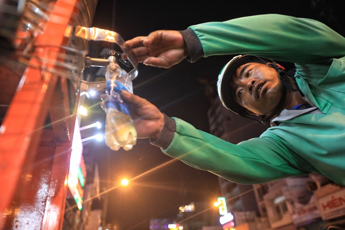 Những bình trà đá miễn phí trong nắng nóng ở Sài Gòn