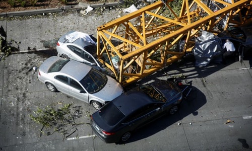 Cần cẩu rơi xuống đường tại Mỹ khiến 4 người thiệt mạng