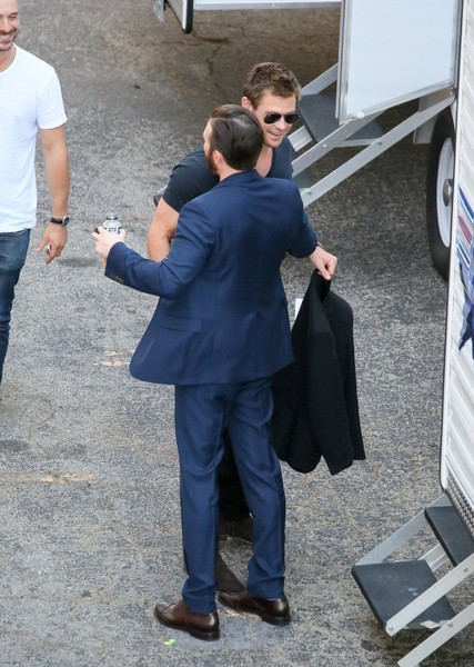 Đẩy thuyền cực mạnh cặp bromance đẹp trai nhất Avengers: Ôm nhau quá tình, nhưng động tác của Captain hơi sai sai?