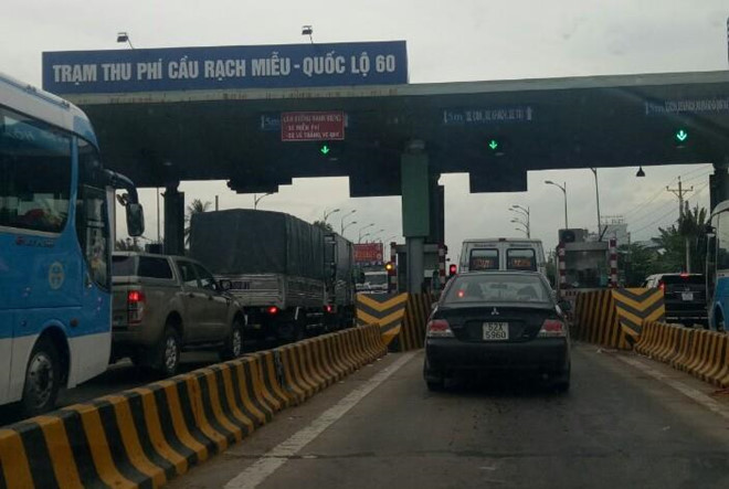 Cầu Rạch Miễu hai lần xả trạm, đường về miền Tây vẫn tắc