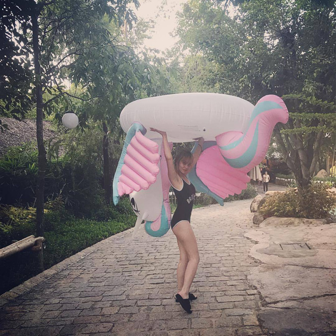 Khi dàn streamer đình đám khoe dáng với bikini, phải nói là không đùa được đâu! Khi dàn streamer đình đám khoe dáng với bikini, phải nói là không đùa được đâu!