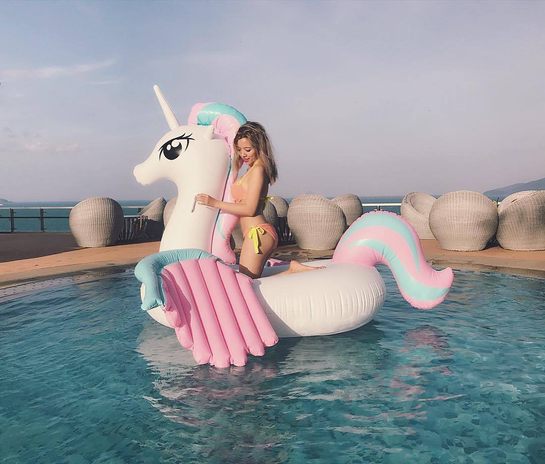 Khi dàn streamer đình đám khoe dáng với bikini, phải nói là không đùa được đâu! Khi dàn streamer đình đám khoe dáng với bikini, phải nói là không đùa được đâu!