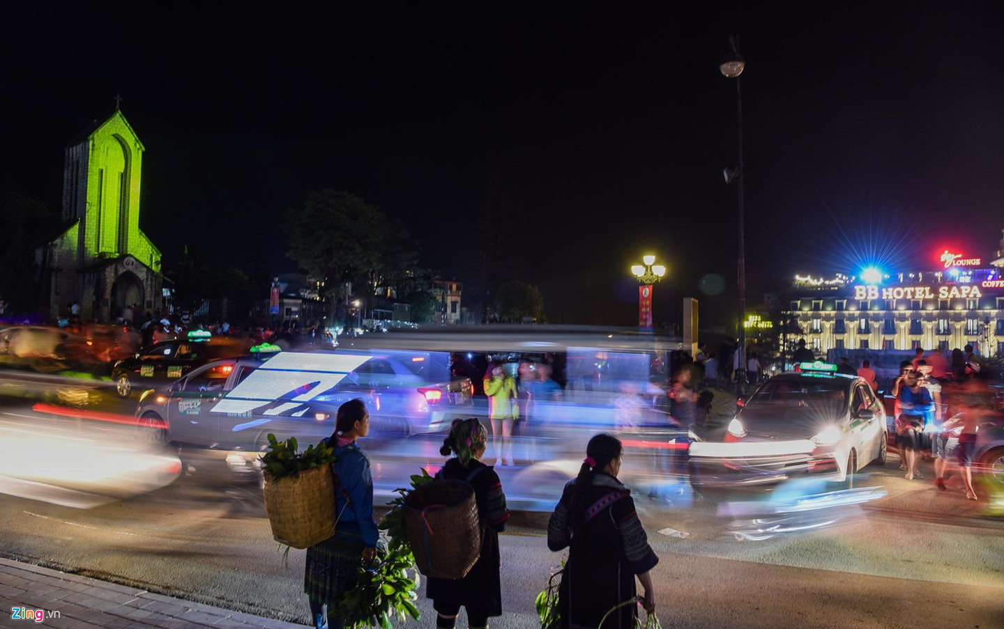 Sa Pa đông nghẹt khách du lịch lúc nửa đêm