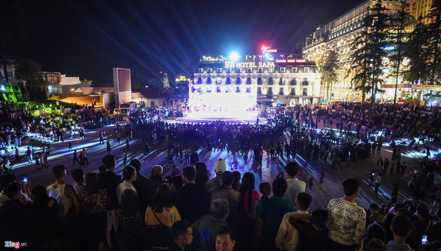 Sa Pa đông nghẹt khách du lịch lúc nửa đêm