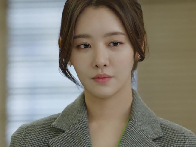 Mẹ chồng tương lai bóng gió cháu lấy được con bác là số hưởng, cô gái đáp một câu khiến bà phải cười trừ chữa ngượng