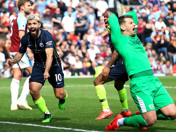 Burnley 0-1 Man City: Aguero sắm vai người hùng, Man City nhọc nhằn trở lại ngôi đầu